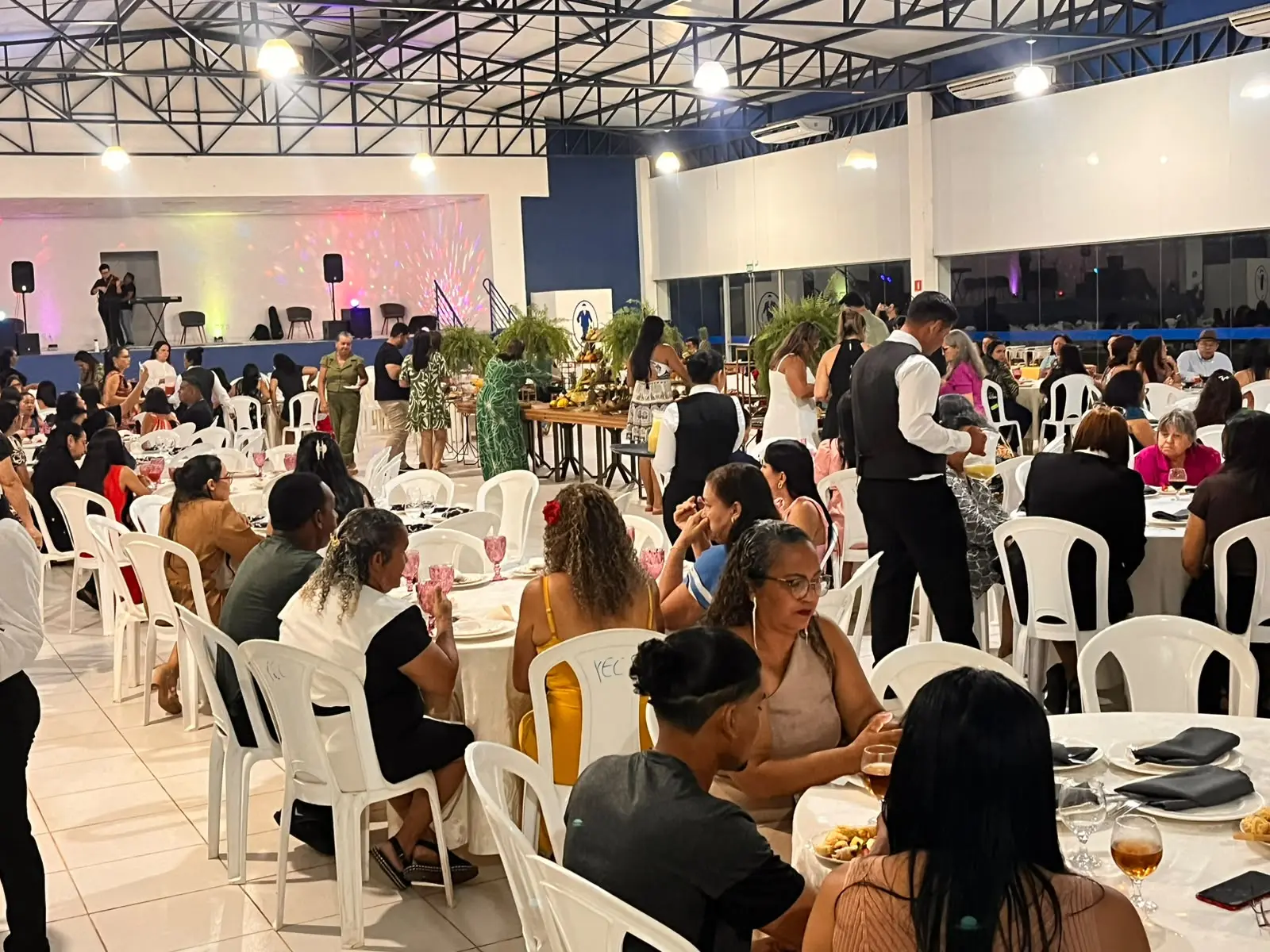 Com dedicação e carinho, 500 merendeiras alimentam sonhos nas escolas municipais