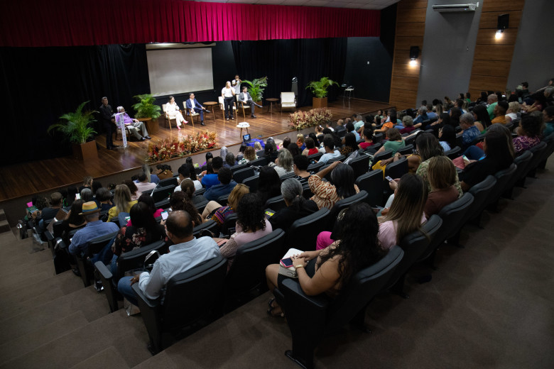 Gestores escolares estarão reunidos no Teatro Banzeiros na quinta-feira (4)