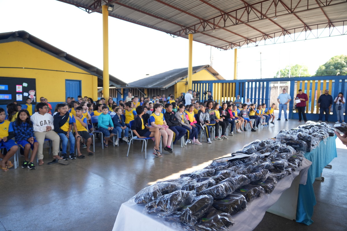 Nas escolas do município, cada aluno receberá uma lancheira