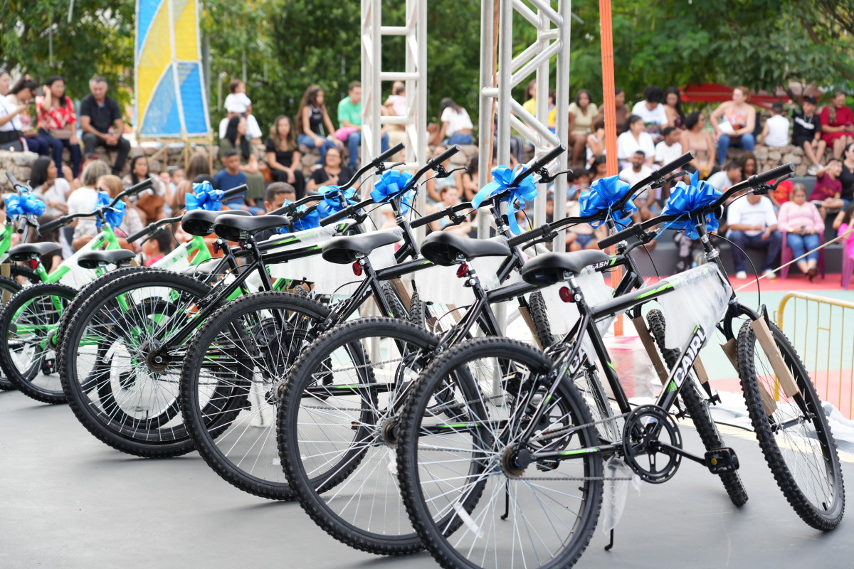 Entrega de bicicletas a 1.200 estudantes que obtiveram bom desempenho no Avalia Porto Velho