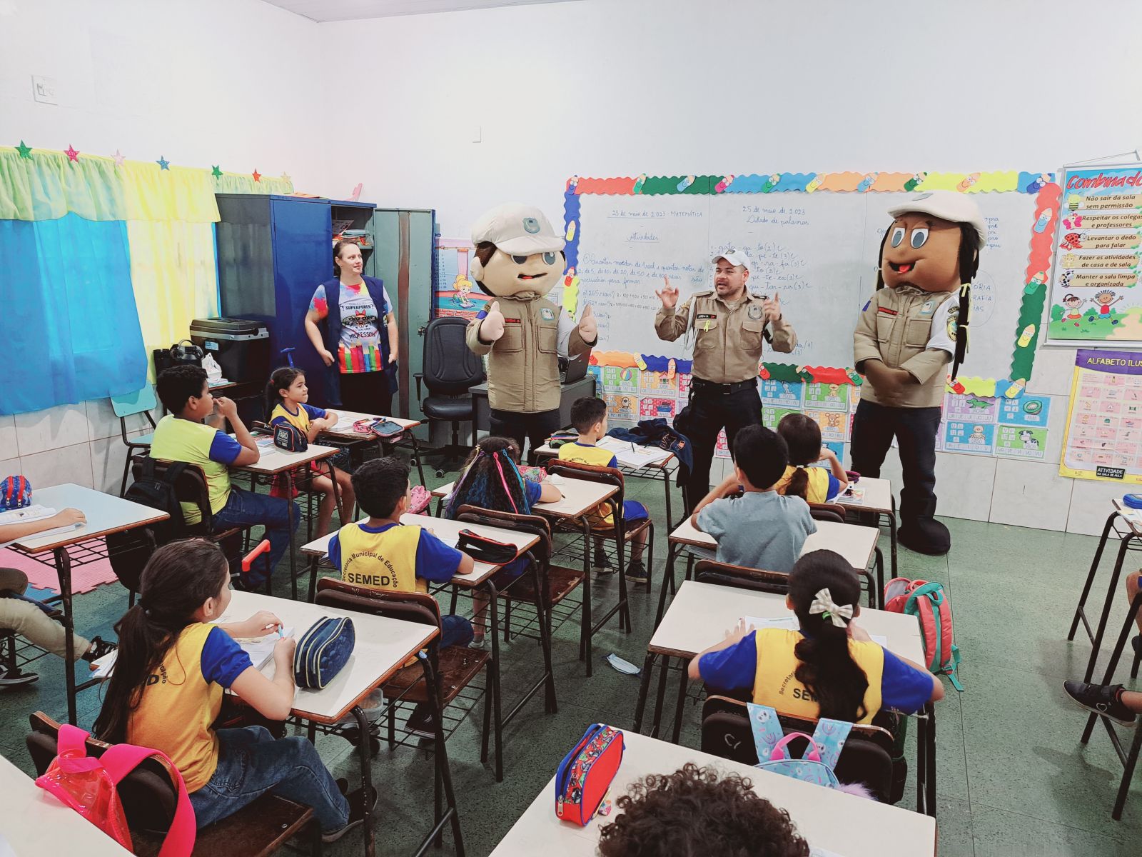 As palestras são lúdicas e com a participação dos mascotes da Semtran