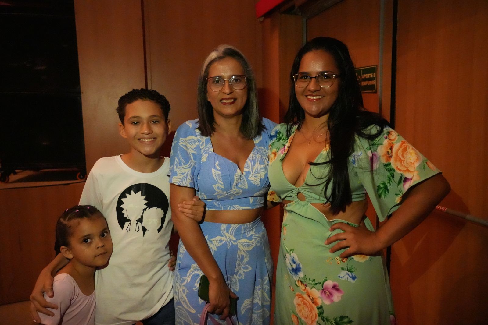  Vandreiana Maia foi ao evento para ver a filha em sua apresentação de balé pela Escola Laio