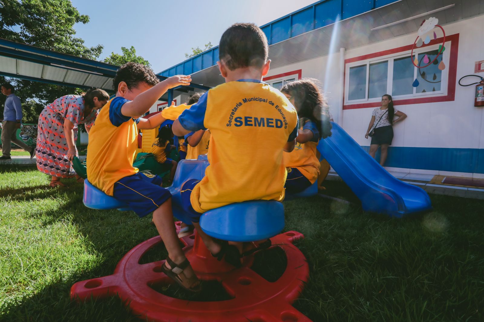 Antes de exercer suas funções junto aos alunos, todos passarão por capacitação