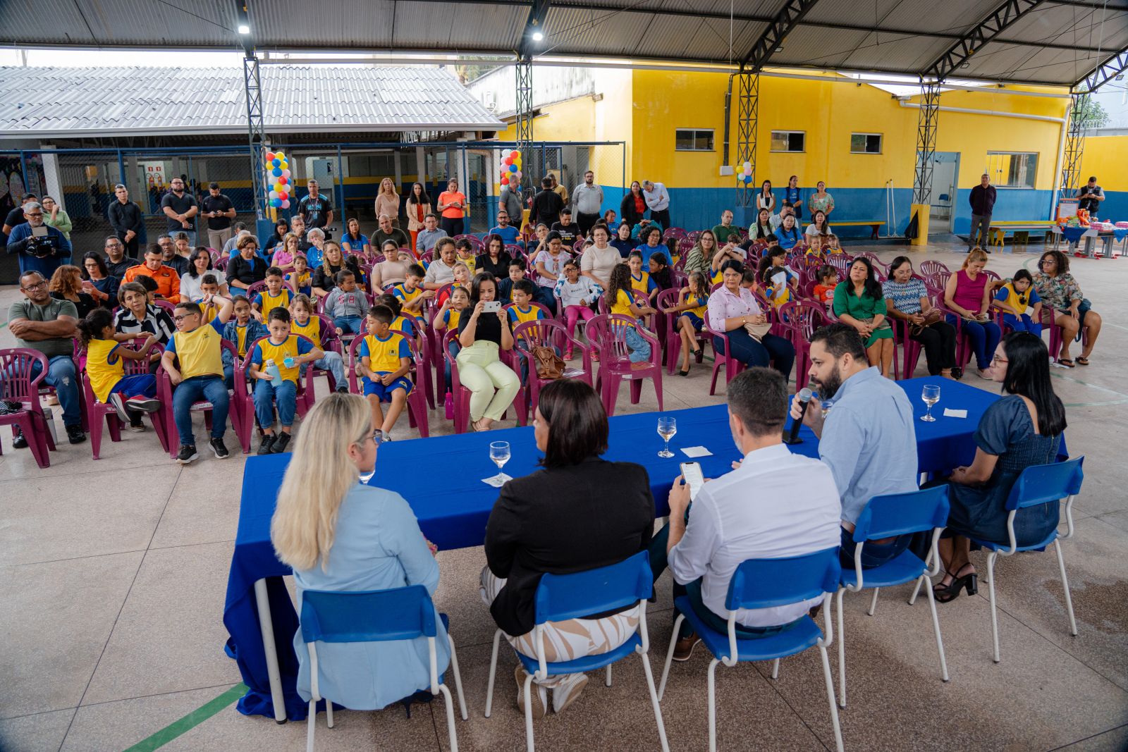 Cerimônia contou com a presença de toda a comunidade escolar