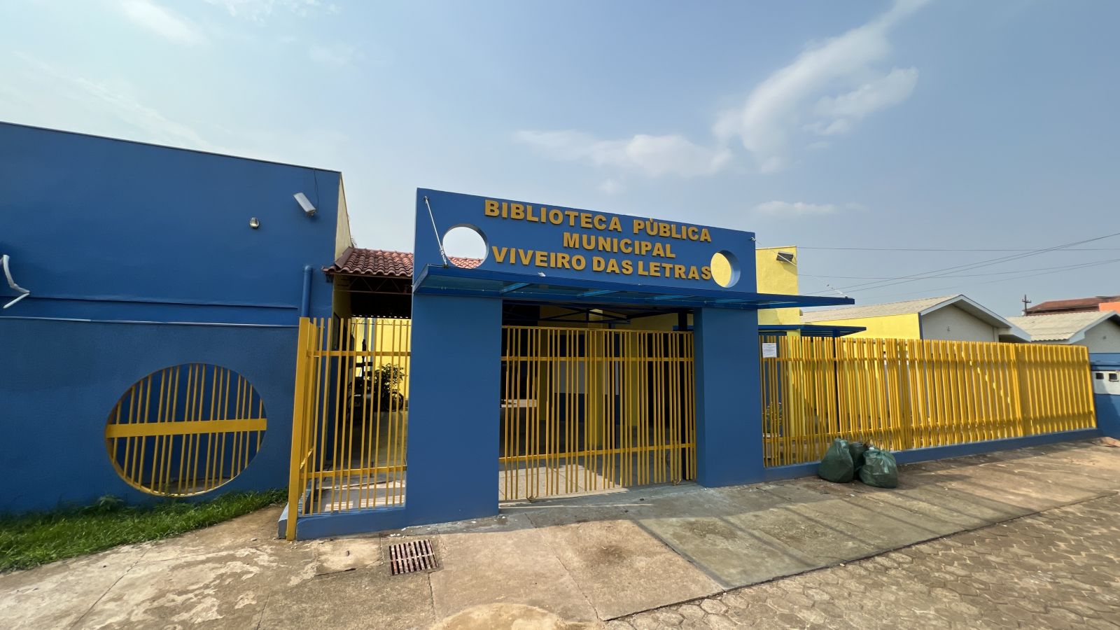 A Biblioteca fica na avenida Jatuarana, bairro Cohab