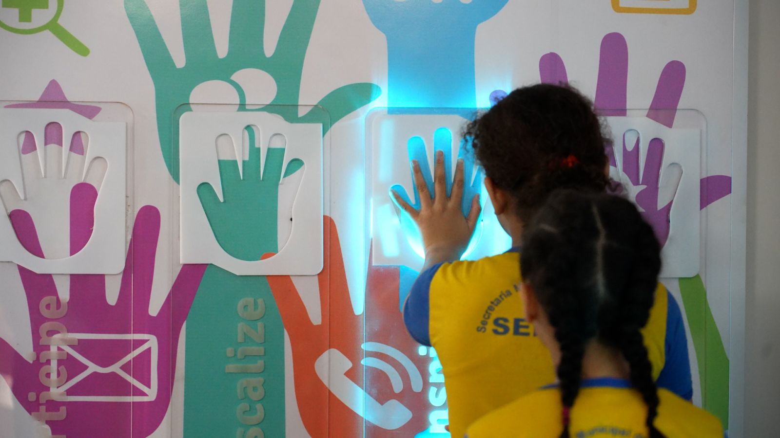 Alunos da rede municipal têm vivido a experiência de visitar o museu itinerante