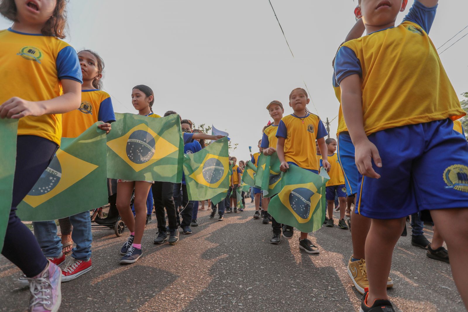 Alunos da rede municipal participam de desfile cívico após dois anos