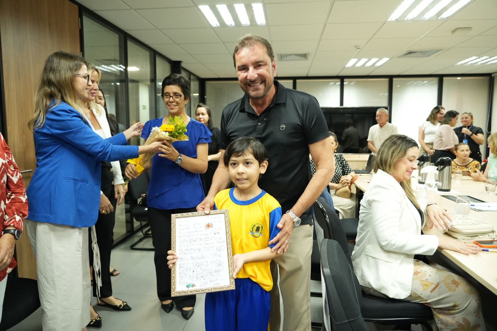 Caleb leu uma carta de agradecimento ao conselheiro​ Paulo Curi Neto e ao prefeito Hildon Chaves