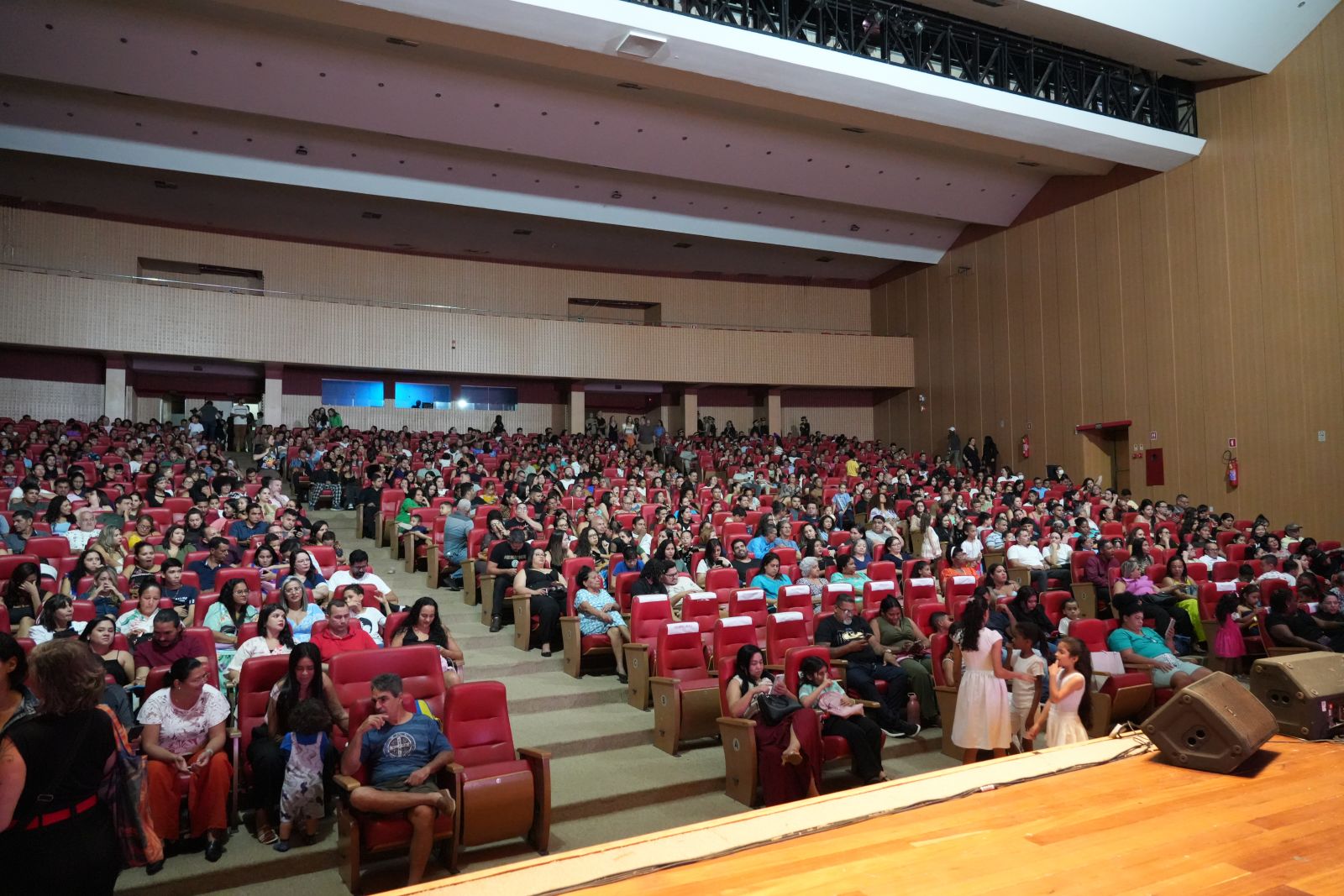 O evento acontece no Teatro Banzeiros