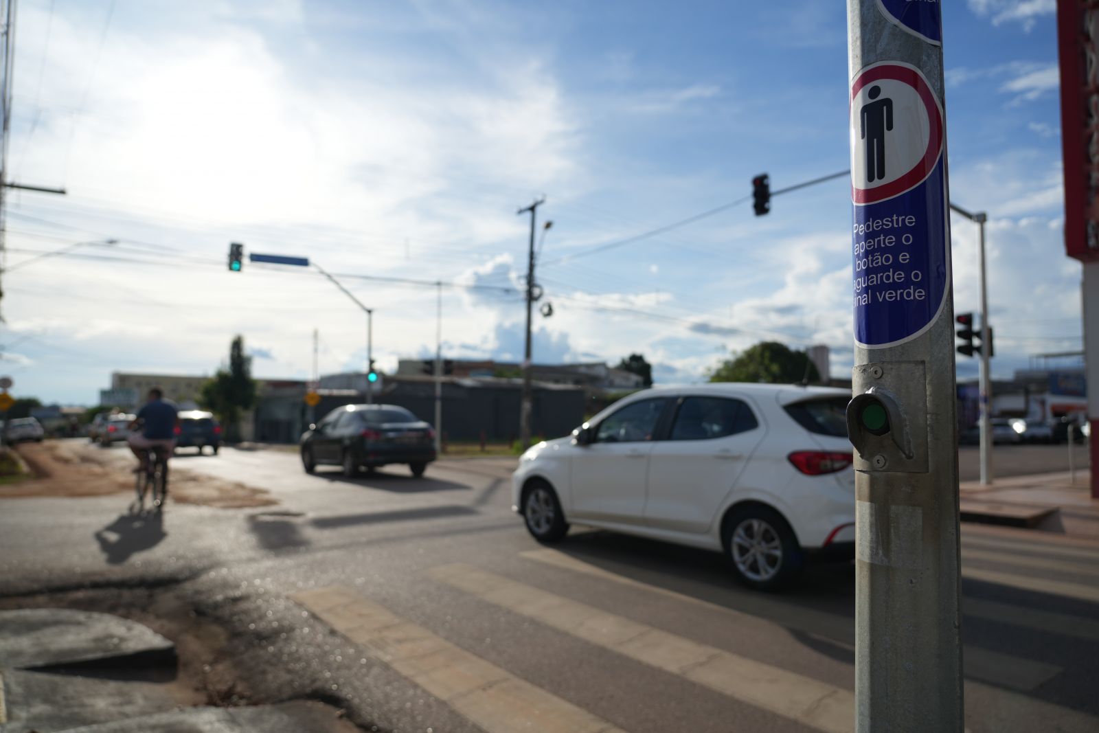 O semáforo já está em pleno funcionamento no cruzamento.