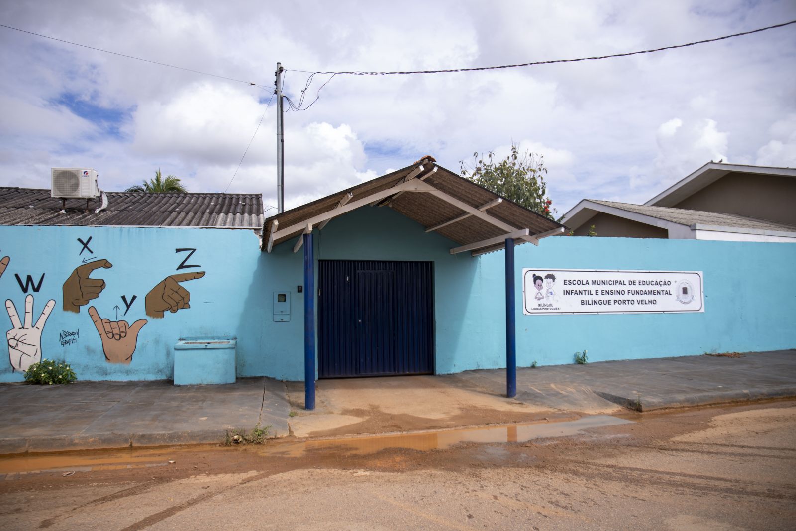 Escola está localizada à rua Litorânea, bairro Flodoaldo Pontes Pinto