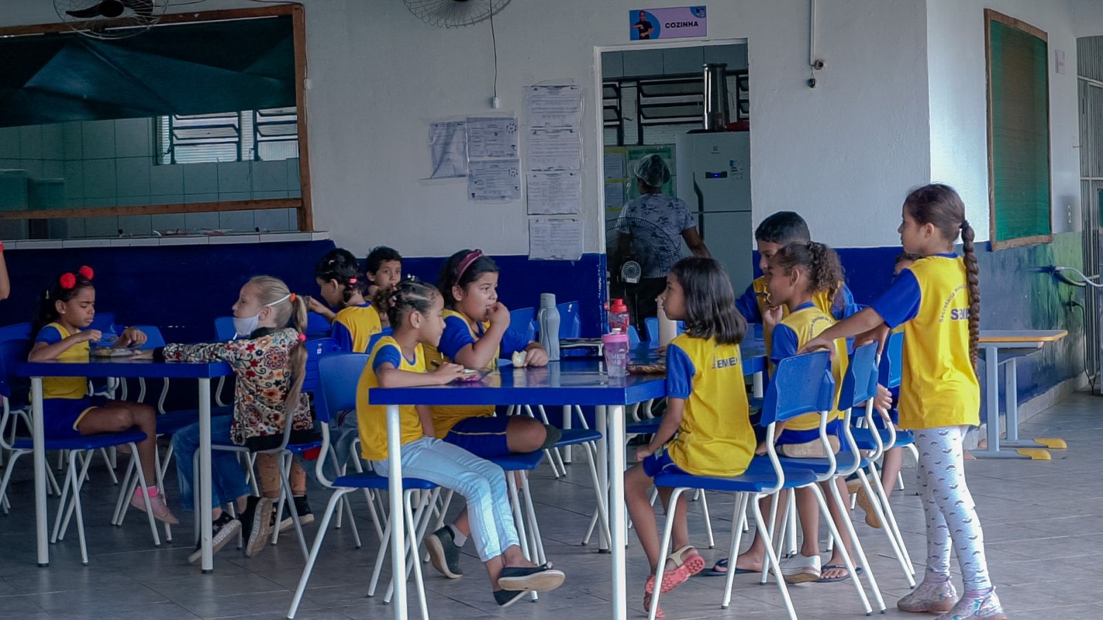 Foram 50 selecionados para auxiliar no dia a dia das unidades de ensino