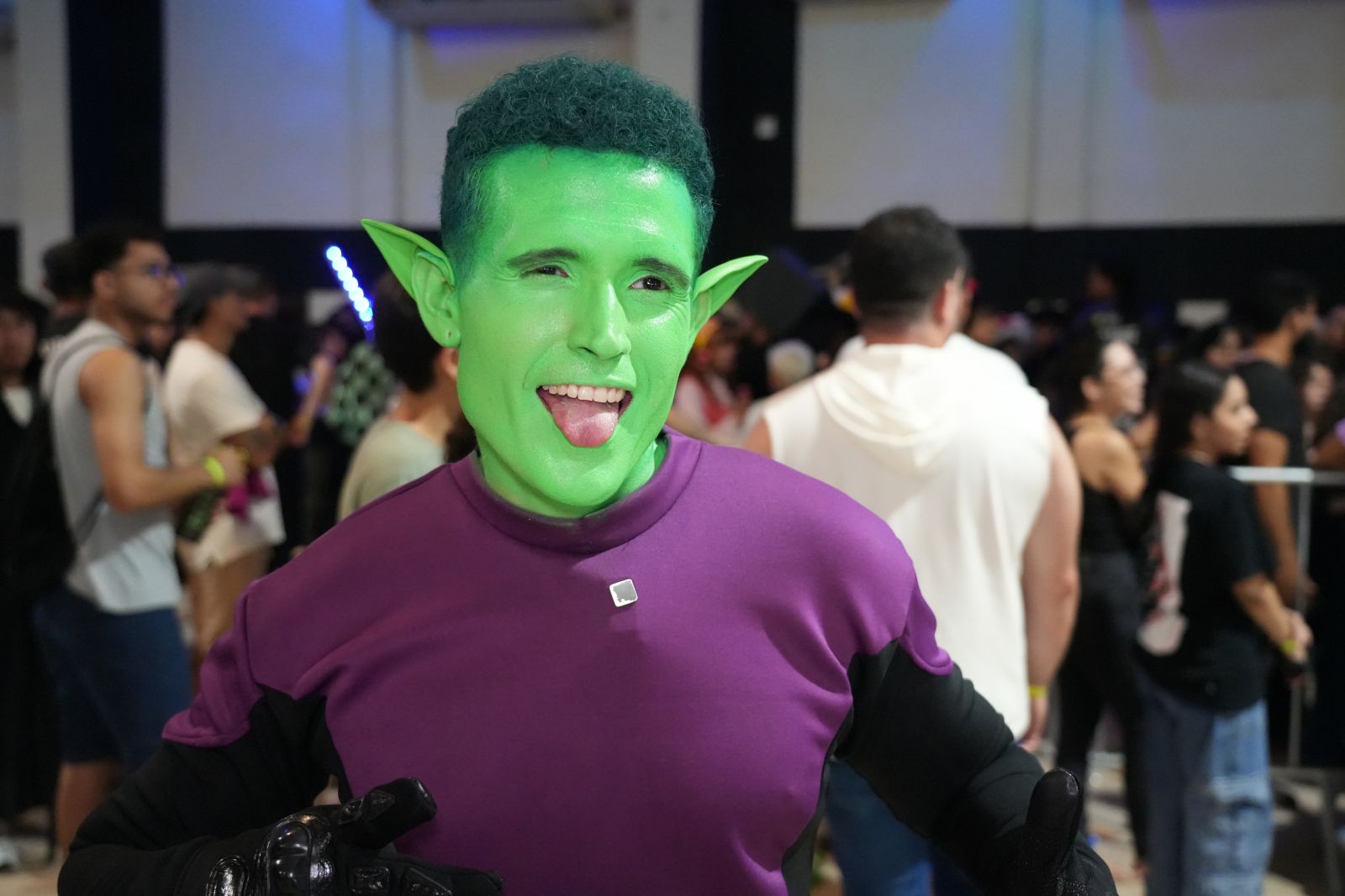 Helder Chineri se caracterizou como o personagem Mutano, dos Jovens Titãs