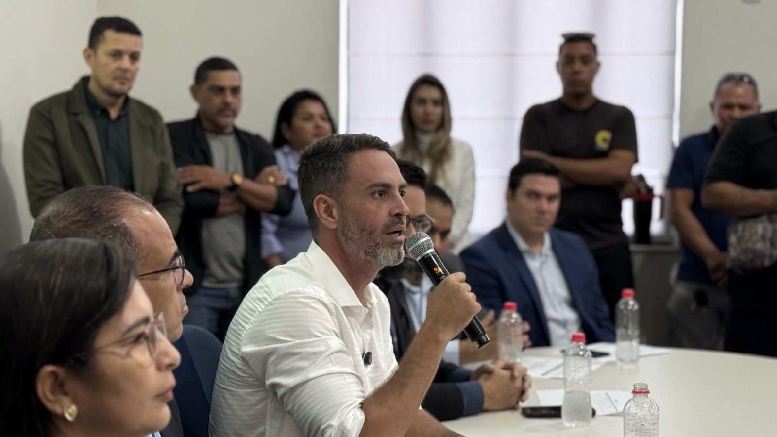Léo Moraes ressaltou a importância dos profissionais para o desenvolvimento da educação na capital