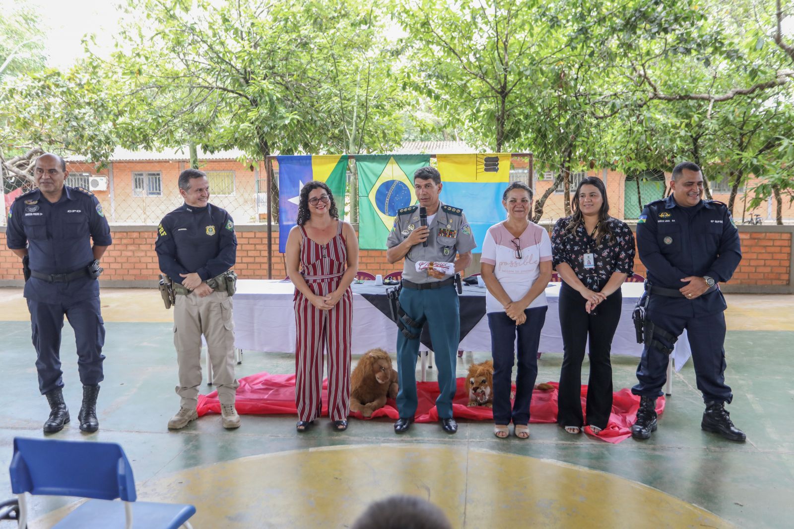 Cerimônia contou com a presença de alunos, pais, professores, PM e PRF