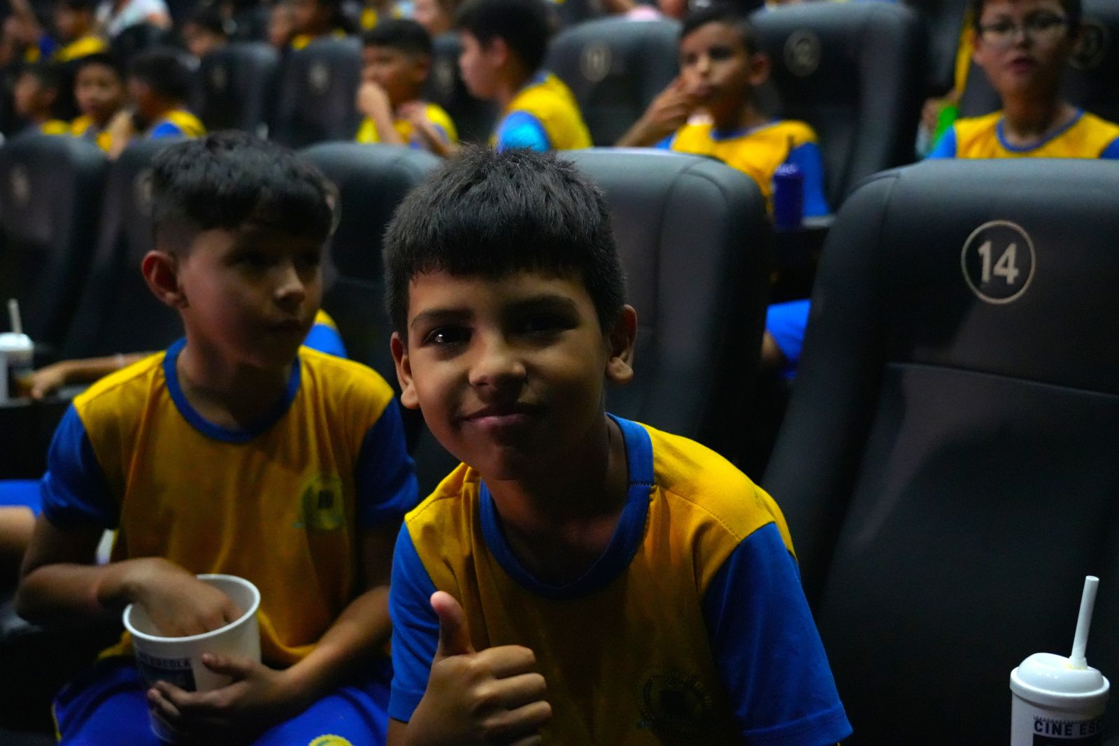Thaylon Cristopher não escondia a felicidade de estar no cinema pela primeira vez