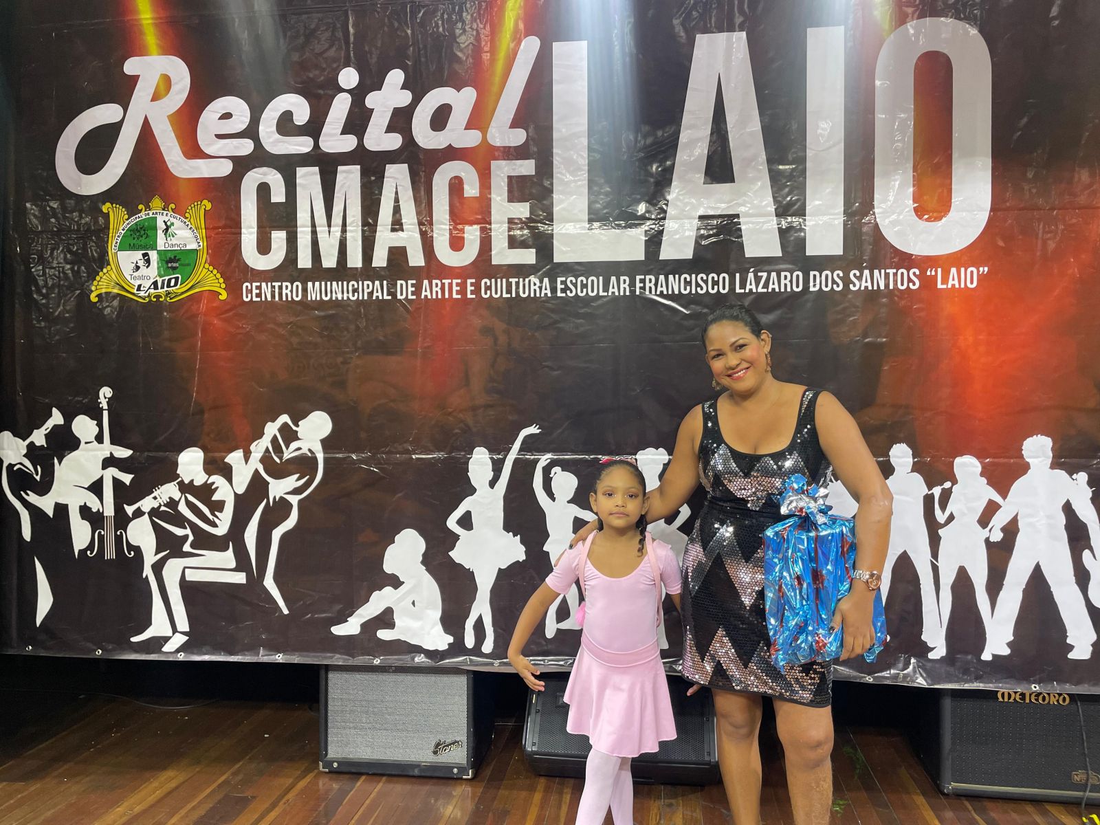 Rayane Souza mãe da pequena Ana Mel, aluna de ballet infantil