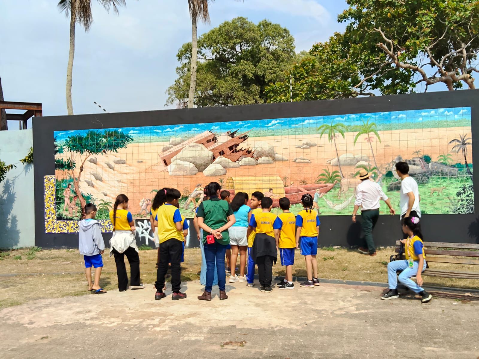 Projeto conta com apoio de um guia de turismo, é dedicado ao conhecimento fora de sala de aula