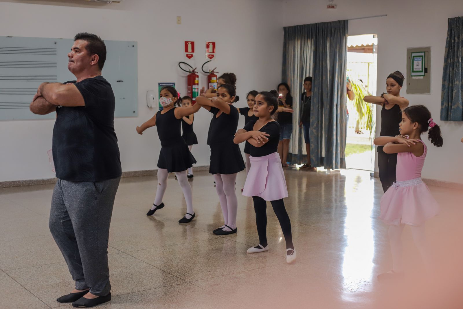 O centro também disponibiliza aulas de balé